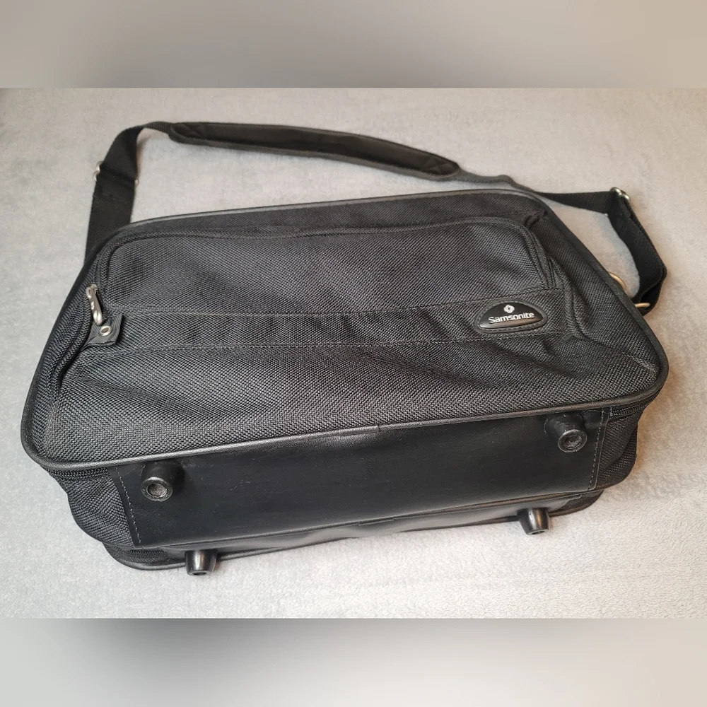 Samsonite Black Travel Tote Carry-On Bag Overnight Business Briefcase 17
